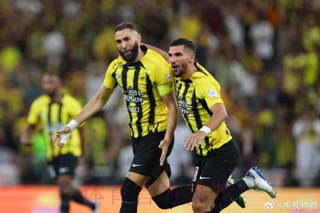 卡塞米罗:本泽马身穿9号球衣 但他的能力是10分