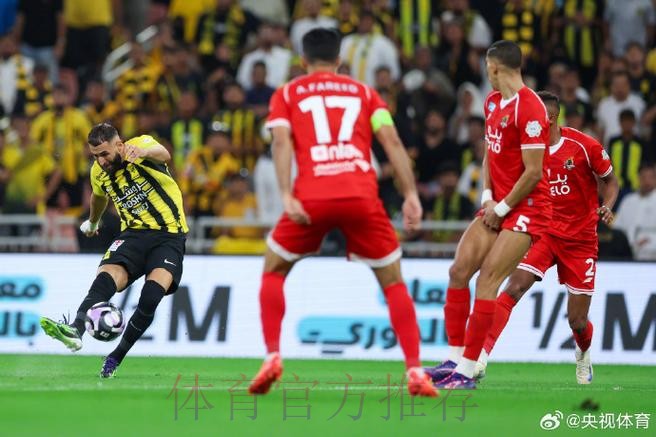 卡塞米罗:本泽马身穿9号球衣 但他的能力是10分